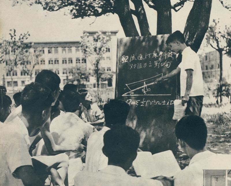 20211215_020724_942.jpg 05 校园中学生自发组织的学习小组_副本.jpg