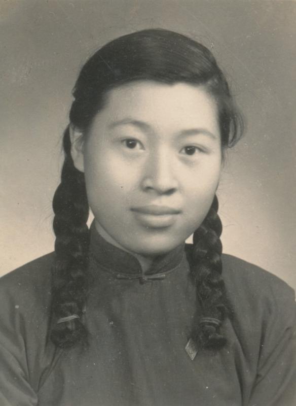 20251125_105229_655.jpg 【图02】中学时期的何掌珠.jpg