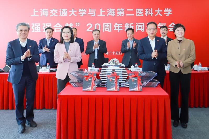 20251204_140746_687.jpg 新书发布鼓掌图.jpg