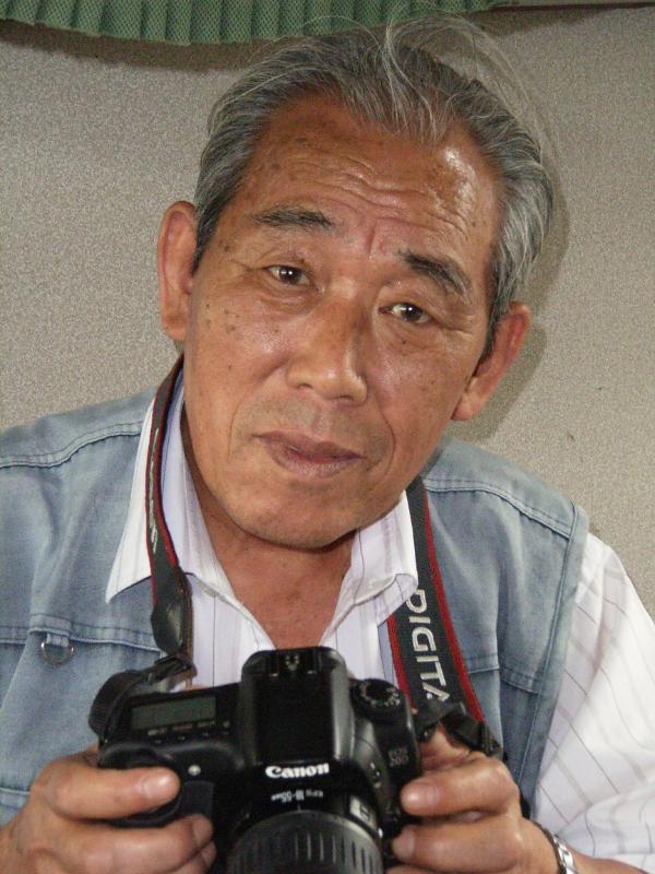 20251205_152539_416.jpg 【图07】爱好摄影的刘洪福.jpg