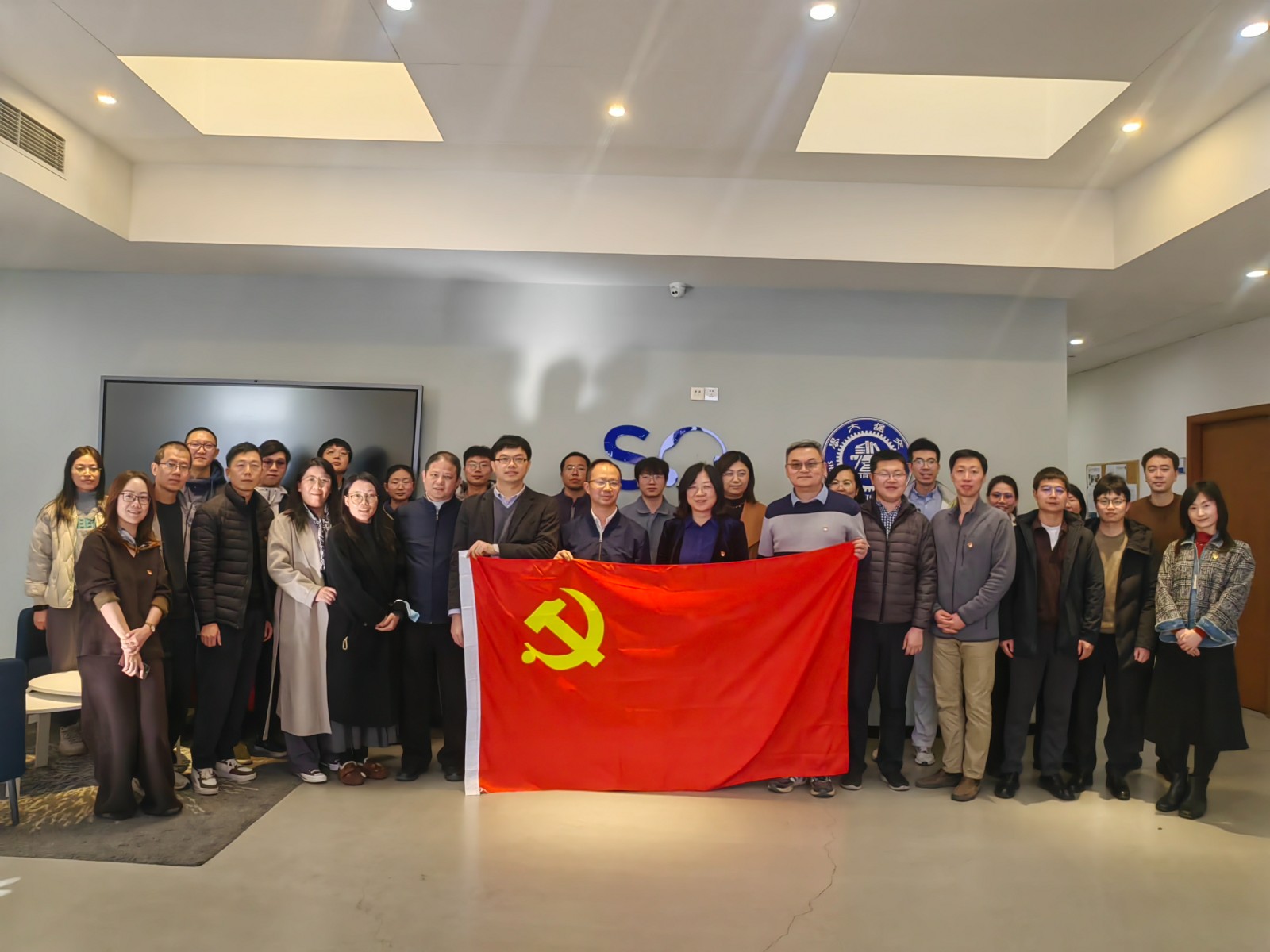 海洋学院教工第一党支部与环境学院环境科学第一党支部联合开展主题党日活动