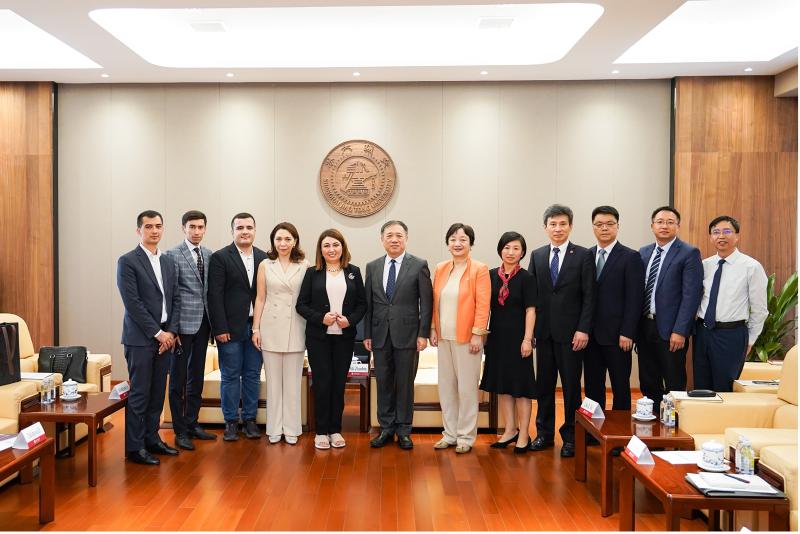 校领导会见乌兹别克斯坦教育、科技和创新部副部长一行